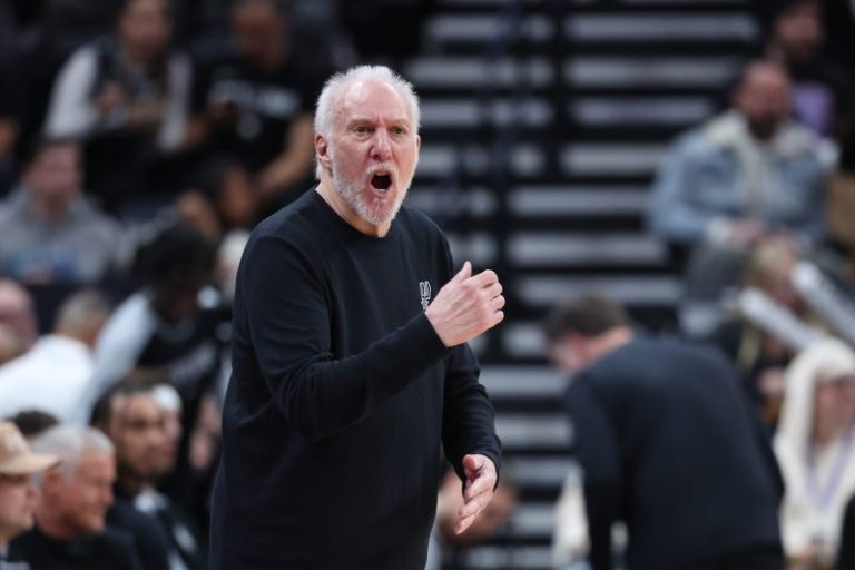 Gregg Popovich makes fun gesture announcing move to Spurs front office