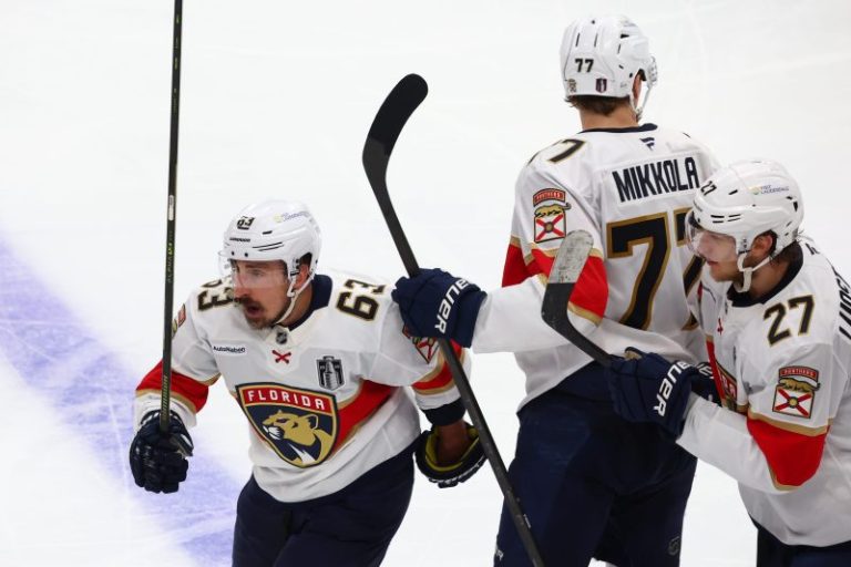 Brad Marchand, defensive gem lift Panthers past Oilers: Highlights