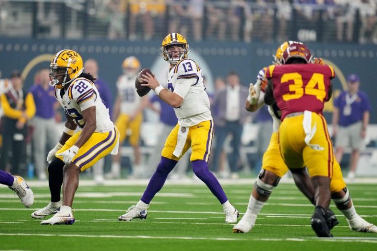 Who are top college football QBs? We ranked country’s 25 best