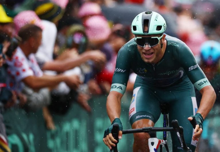 Jonathan Milan wins rainy Tour de France Stage 17 after late crash