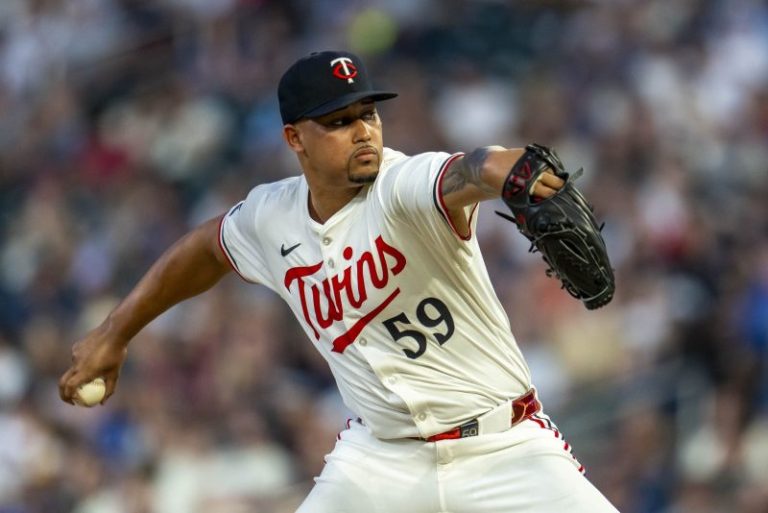 Jhoan Duran trade grades: Who won deal sending closer to Phillies?