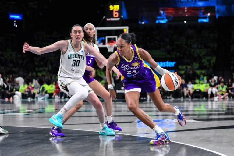 Breanna Stewart injury update: Liberty star suffers lower leg injury