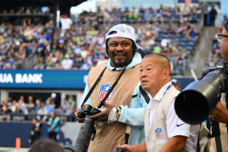 Marshawn Lynch takes up new gig on Seahawks’ sideline