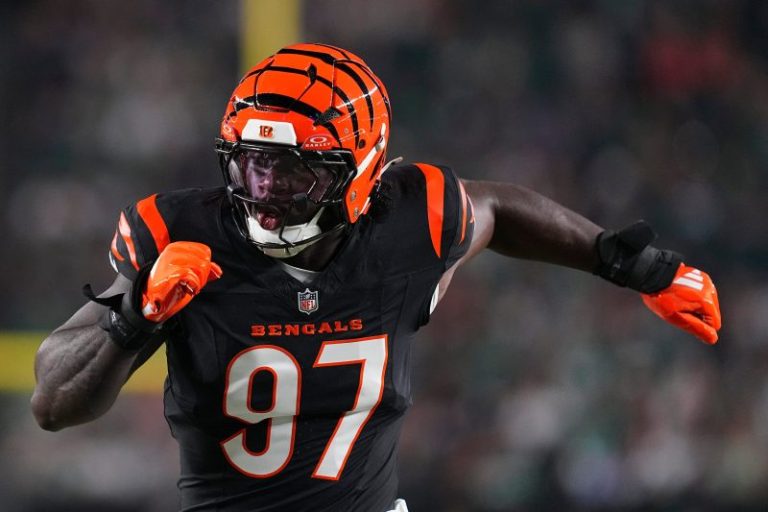 Bengals veteran calls on rookie to ‘be smarter’ after bumping QB