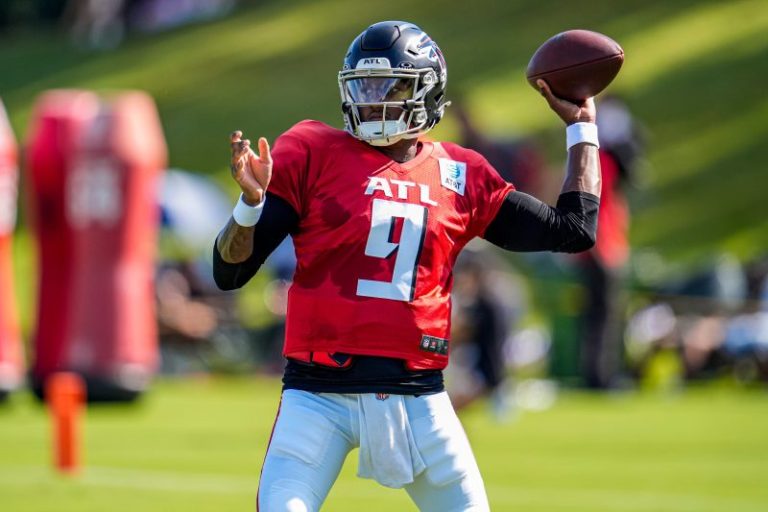 Falcons QB shows fight, literally, as scrap breaks out vs. Titans