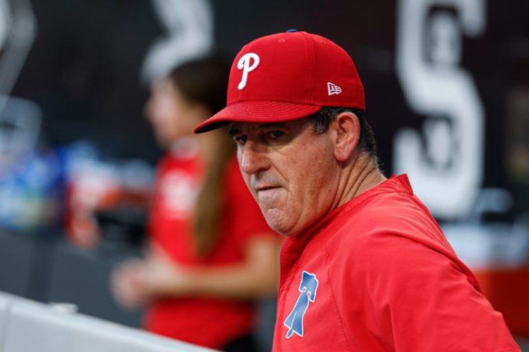 Even big leaguers have travel troubles. Here’s how Phillies handled it