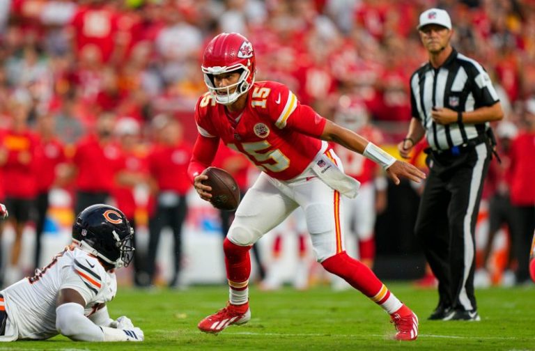 Mahomes, Chiefs starters play surprising amount vs Bears