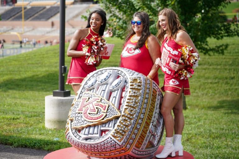 How Taylor Swift’s ring compares to Travis Kelce’s Super Bowl ring