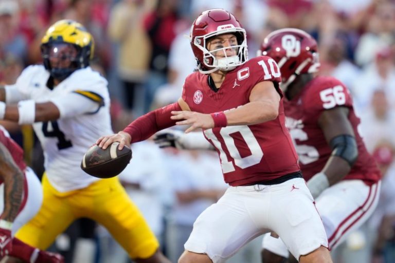 Oklahoma quarterback John Mateer needs surgery on injured hand