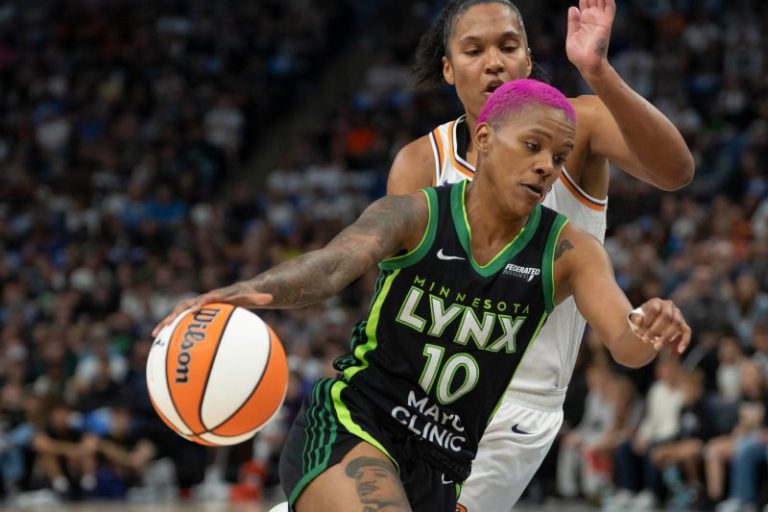 Courtney Williams helps Lynx rally to beat Mercury in WNBA semifinals