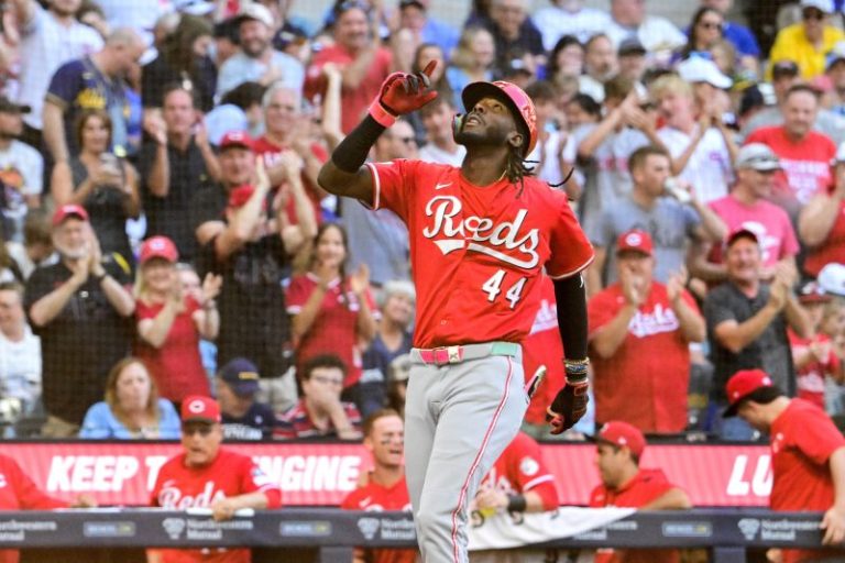 Reds secure final playoff spot as Mets finish agonizing collapse