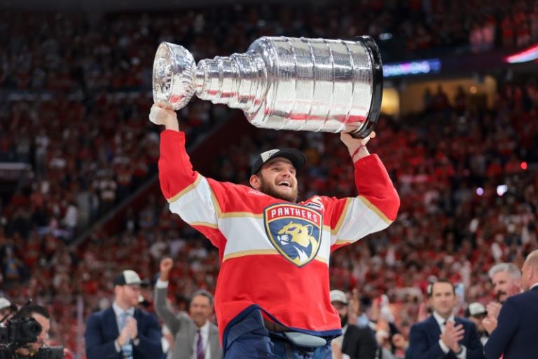 Florida Panthers receive NHL championship rings with engraved rat