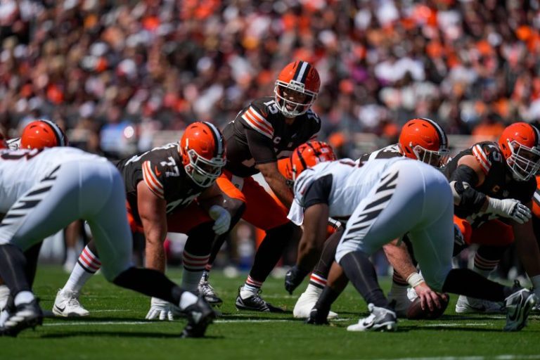 Struggling Bengals trading for veteran QB while Burrow remains out