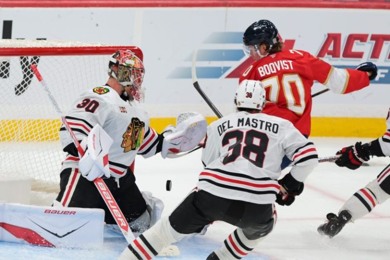 Panthers raise Stanley Cup banner, then down Blackhawks