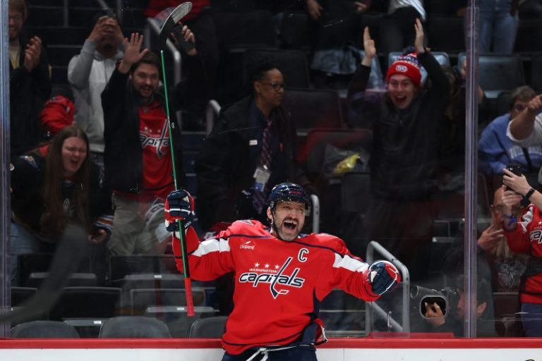 Capitals’ Alex Ovechkin scores 900th career goal