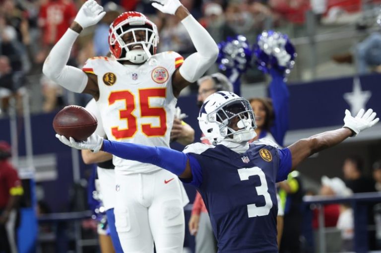 Cowboys topple Chiefs in Thanksgiving Day Desperation Bowl