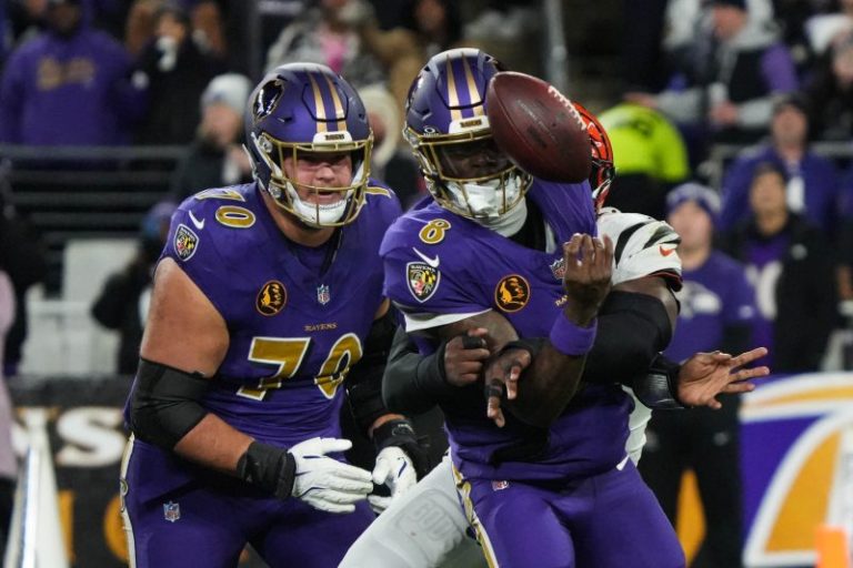 NFL playoff picture: First place changes hands atop an AFC division