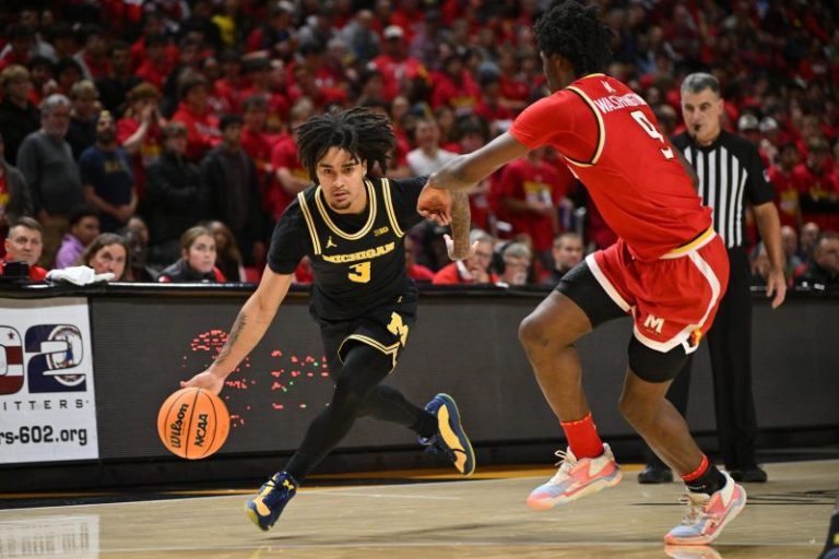 Michigan holds off Arizona for No. 1 spot in men’s basketball poll