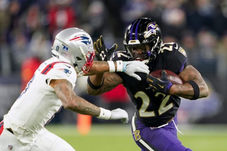 Ravens back into another collapse with Derrick Henry on the sideline