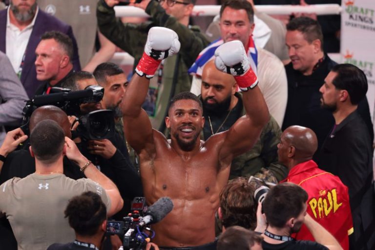 Anthony Joshua hurt in crash that killed 2 people in Nigeria