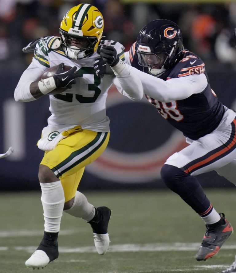 Bears vs Packers early odds, predictions for wild-card round matchup