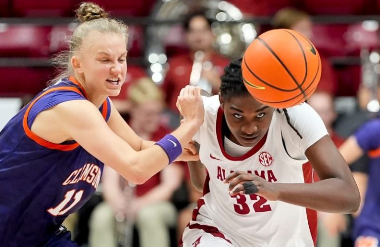 Clemson women’s basketball uses NIL money to fly mom in for visit